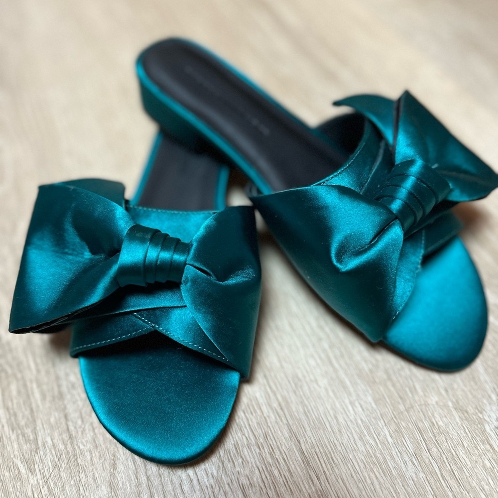 REBECCA MINKOFF Tropical Green Calista Bow Sandal, size 6 - Picture 3 of 10
